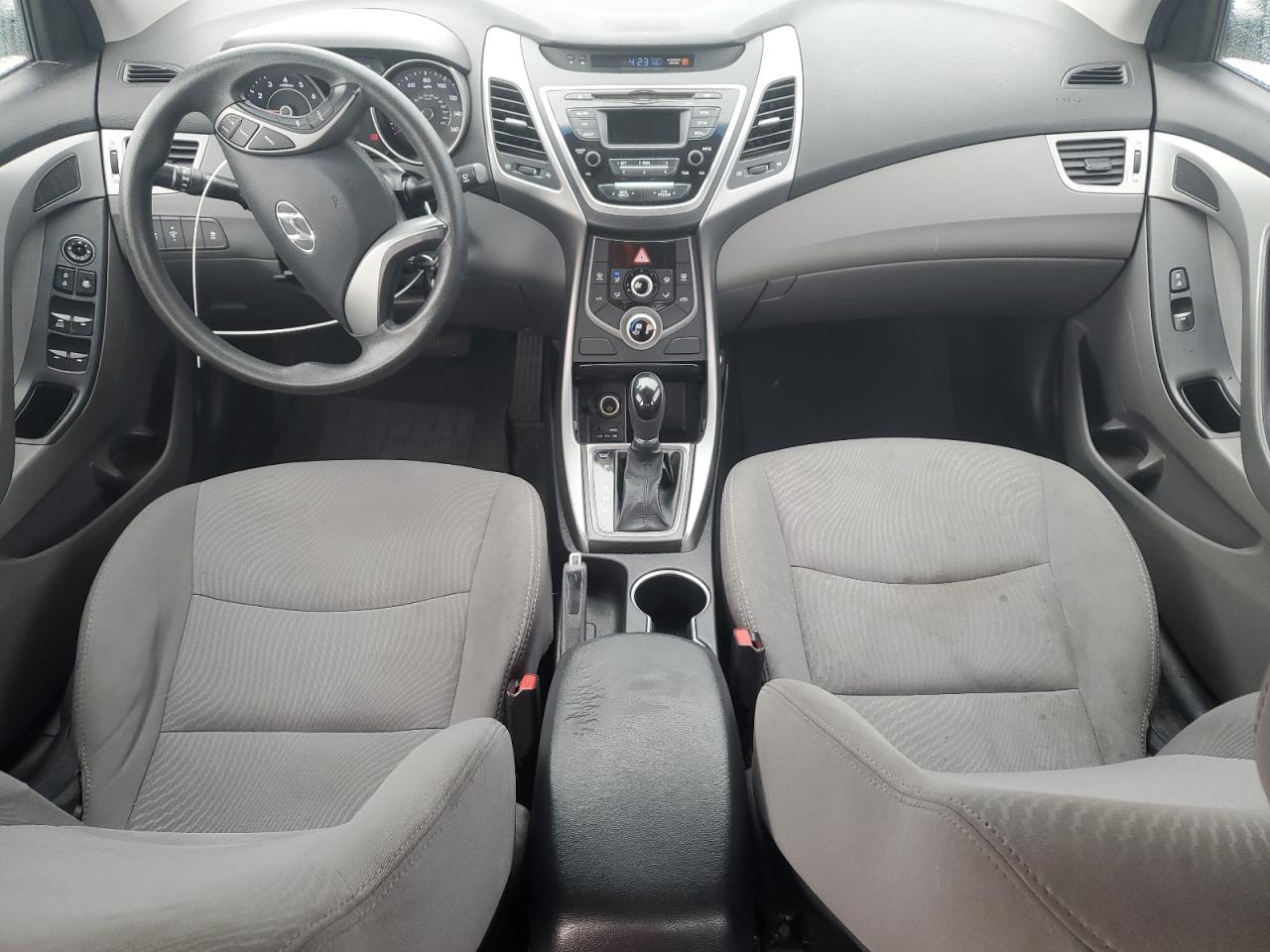2016 Hyundai Elantra - Image 8