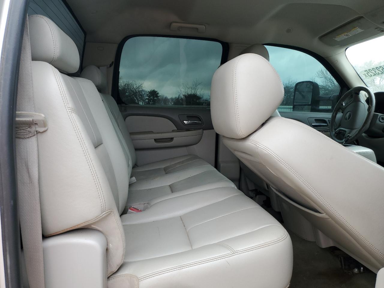 2011 GMC Sierra - Image 10