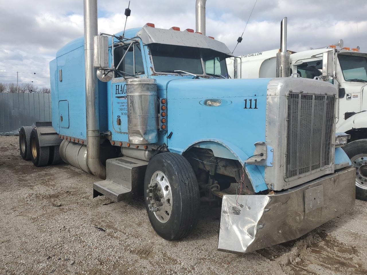 1999 Peterbilt 379 Semi Truck for Sale in Des Moines, IA - Front End