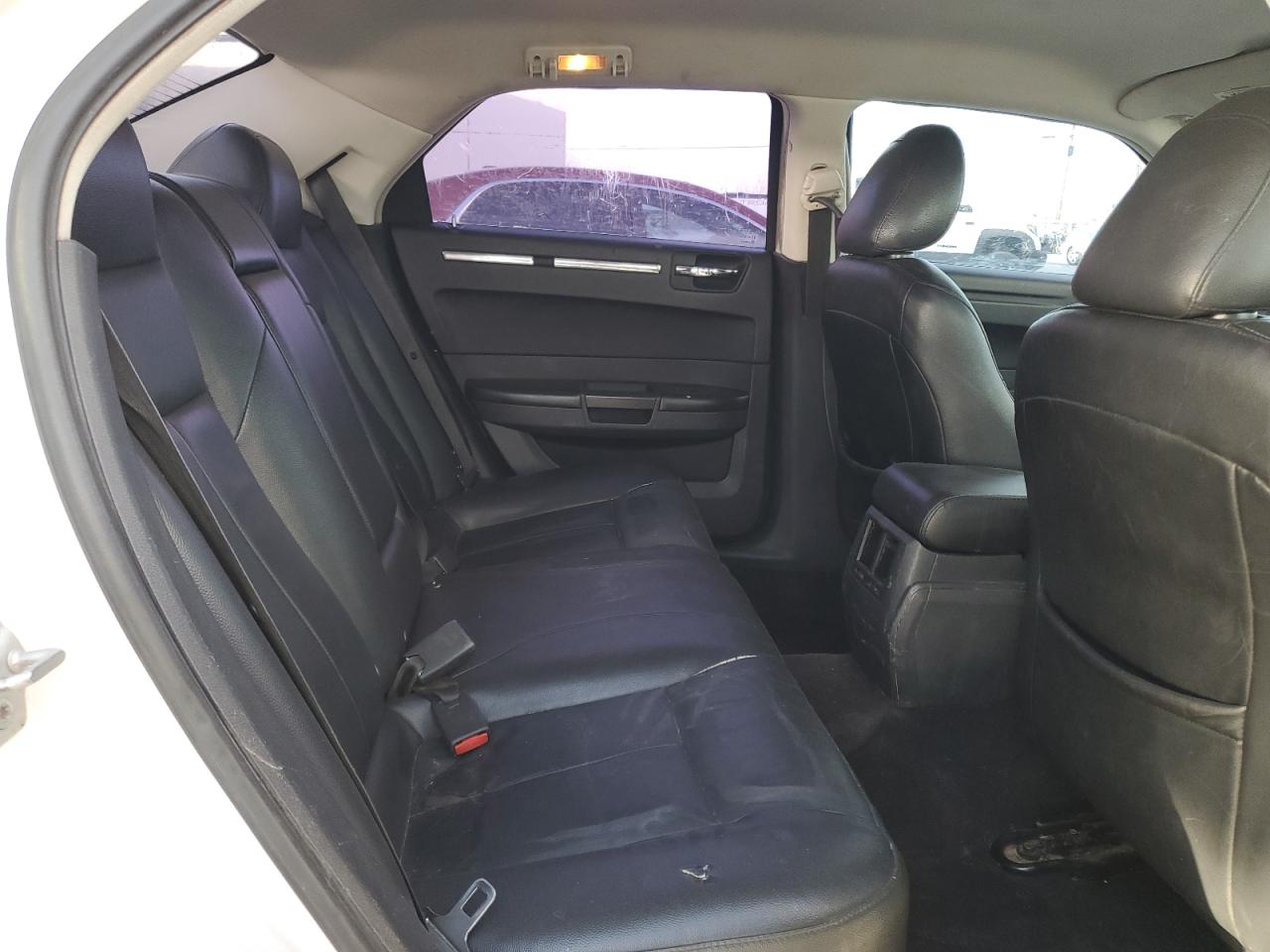 2008 Chrysler 300 - Image 10