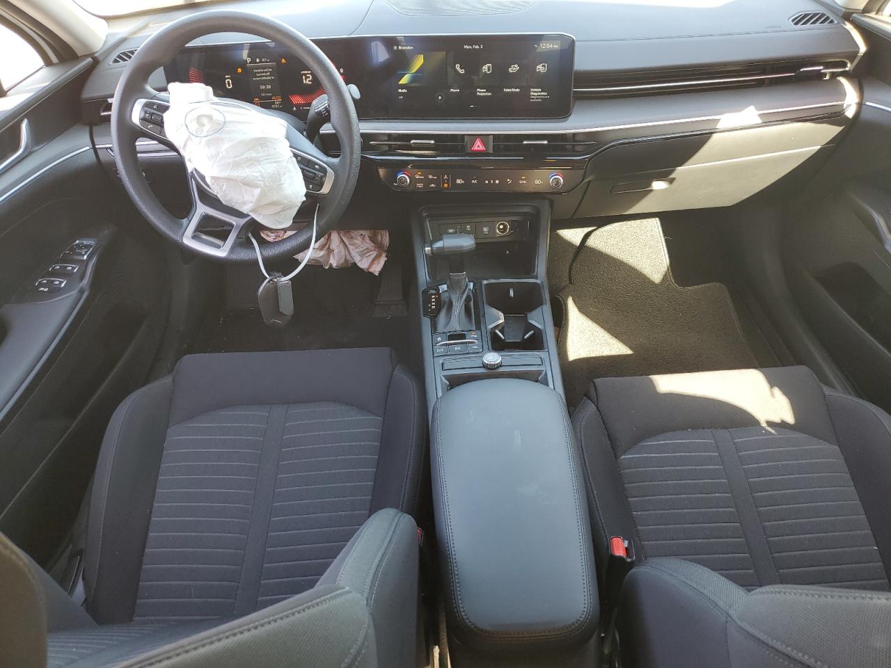 2025 Kia K5 - Image 8