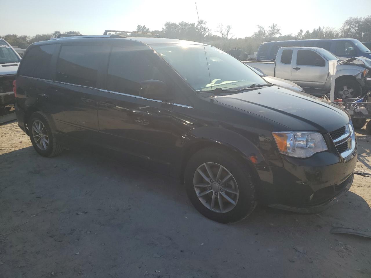 2015 Dodge Caravan - Image 4
