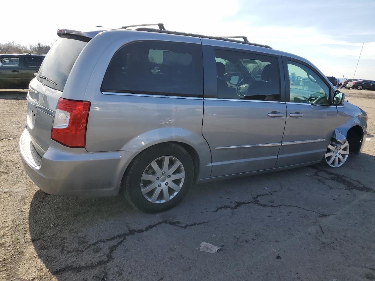 2015 Chrysler Town & Country - Image 3