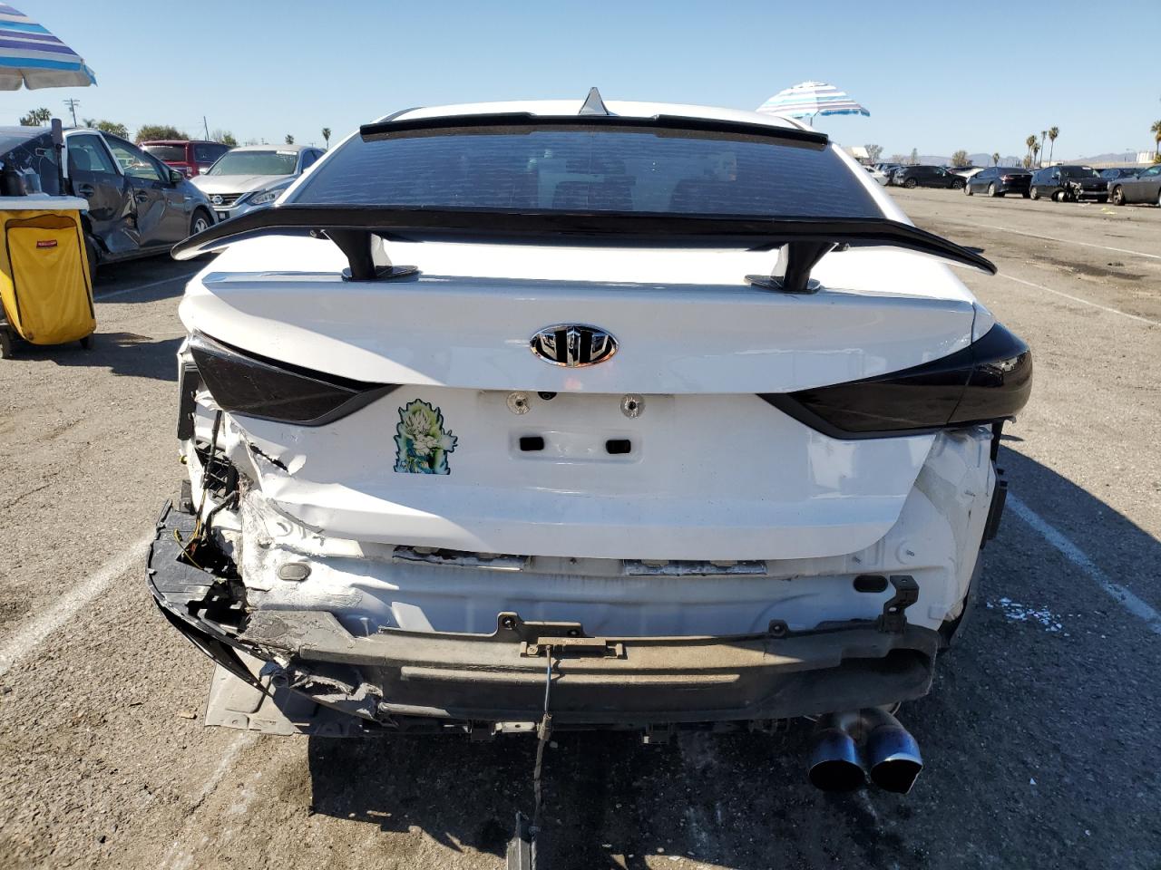2017 Hyundai Elantra - Image 6