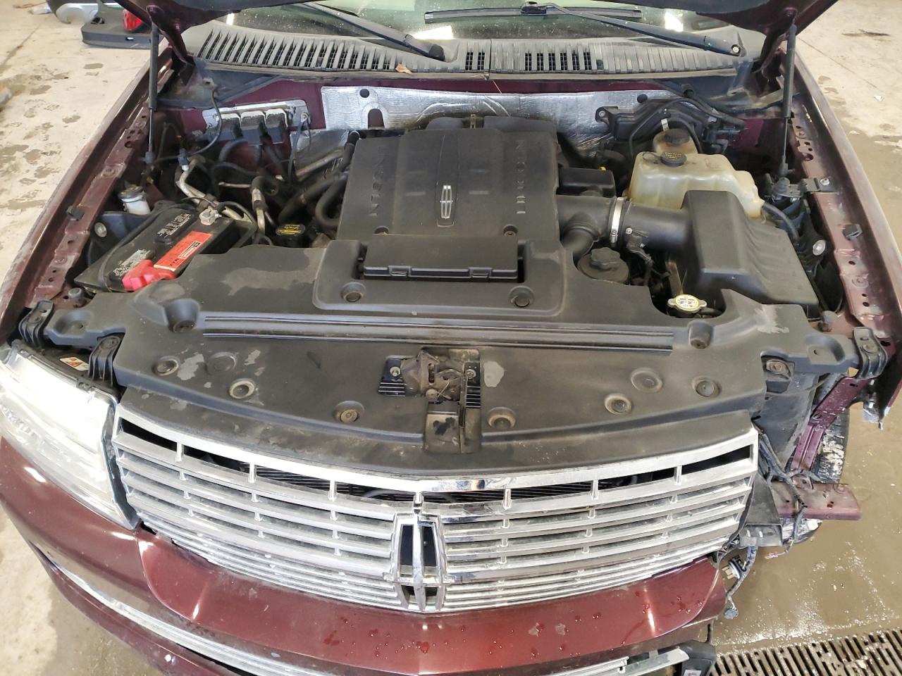 2010 Lincoln Navigator - Image 12