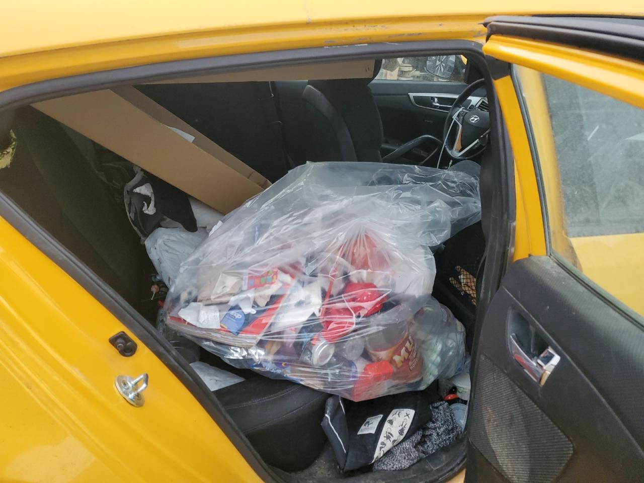 2017 Hyundai Veloster - Image 10