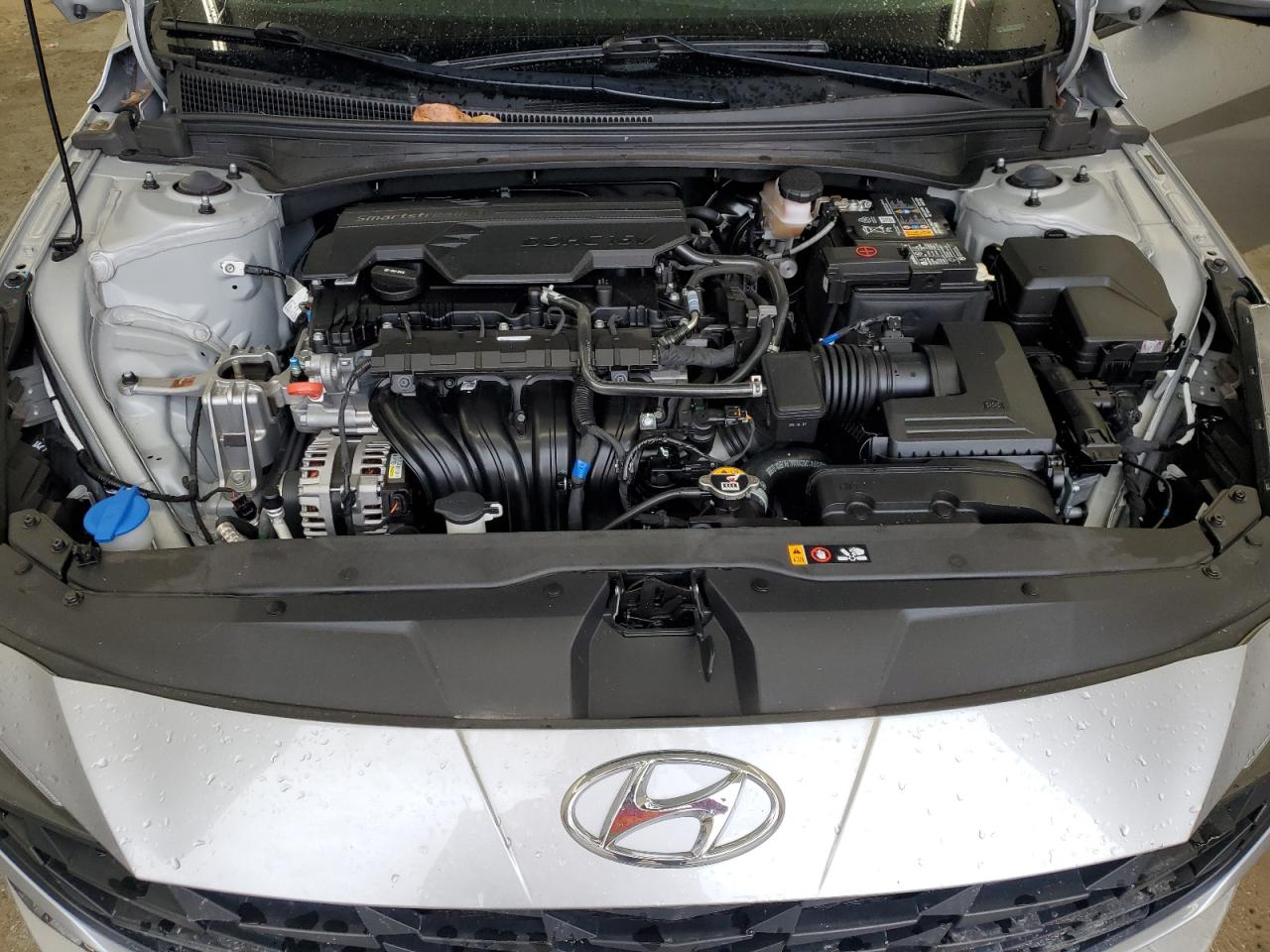 2023 Hyundai Elantra - Image 11