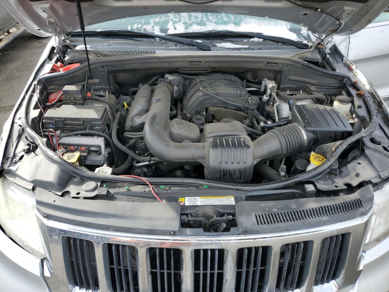 2012 Jeep Grand Cherokee - Image 12