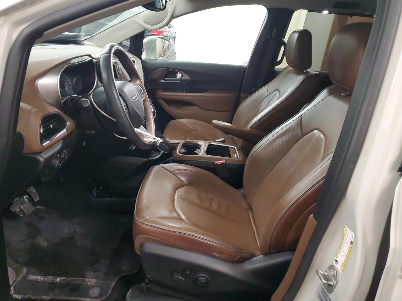 2017 Chrysler Pacifica - Image 7