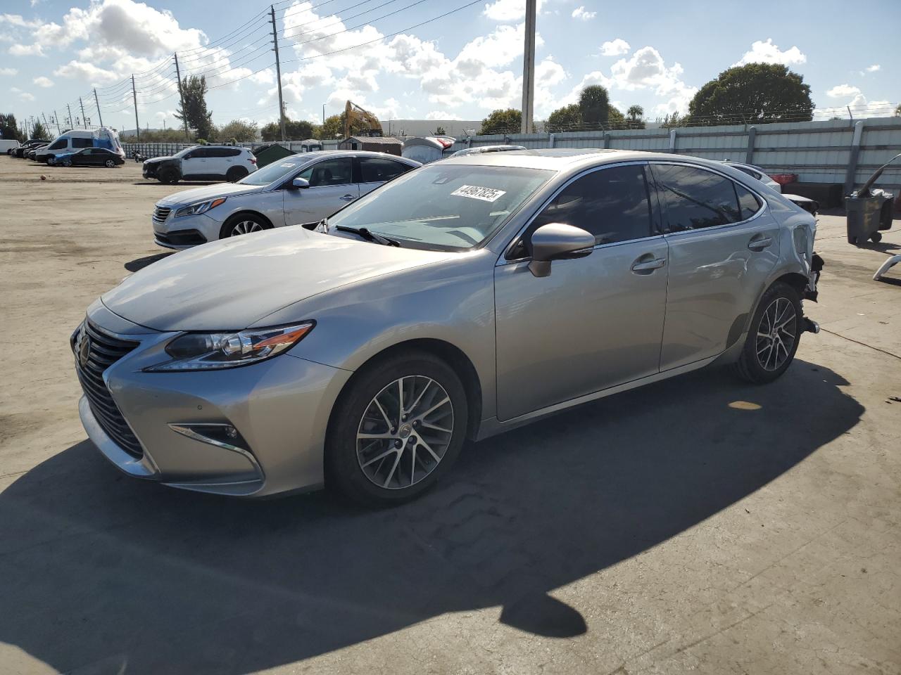 2016 Lexus ES - Image 1