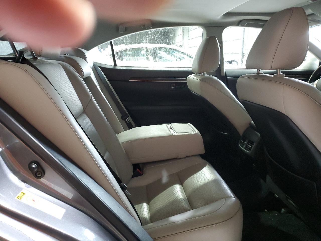 2014 Lexus ES - Image 10