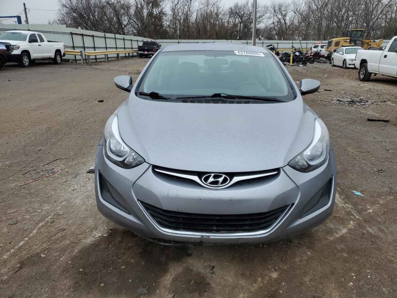 2016 Hyundai Elantra - Image 5