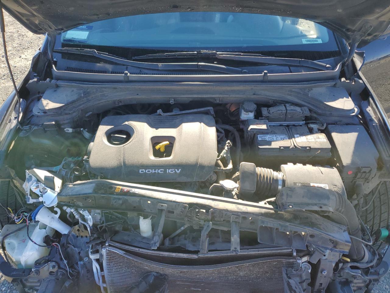 2017 Hyundai Elantra - Image 12