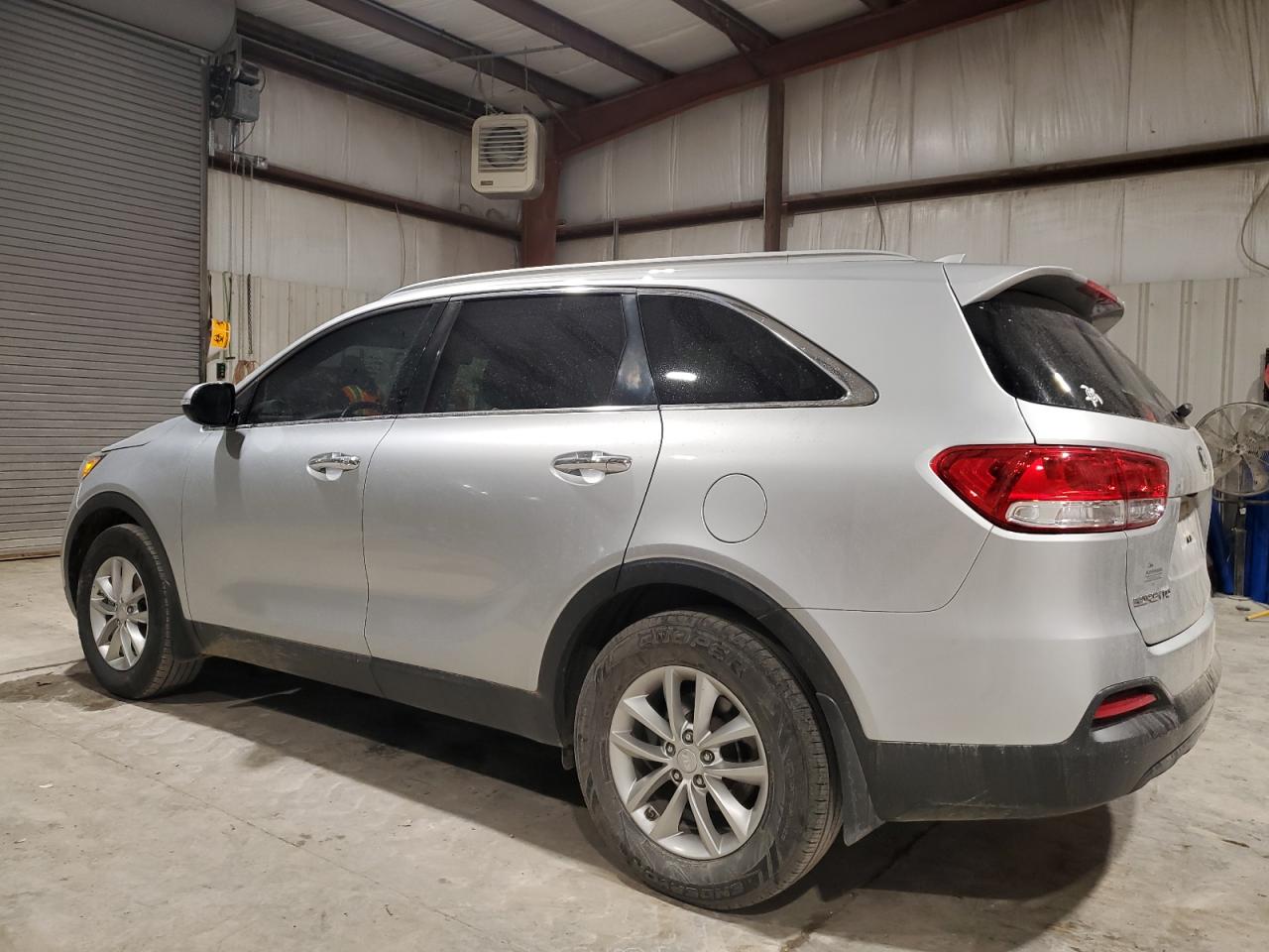 2016 Kia Sorento - Image 2