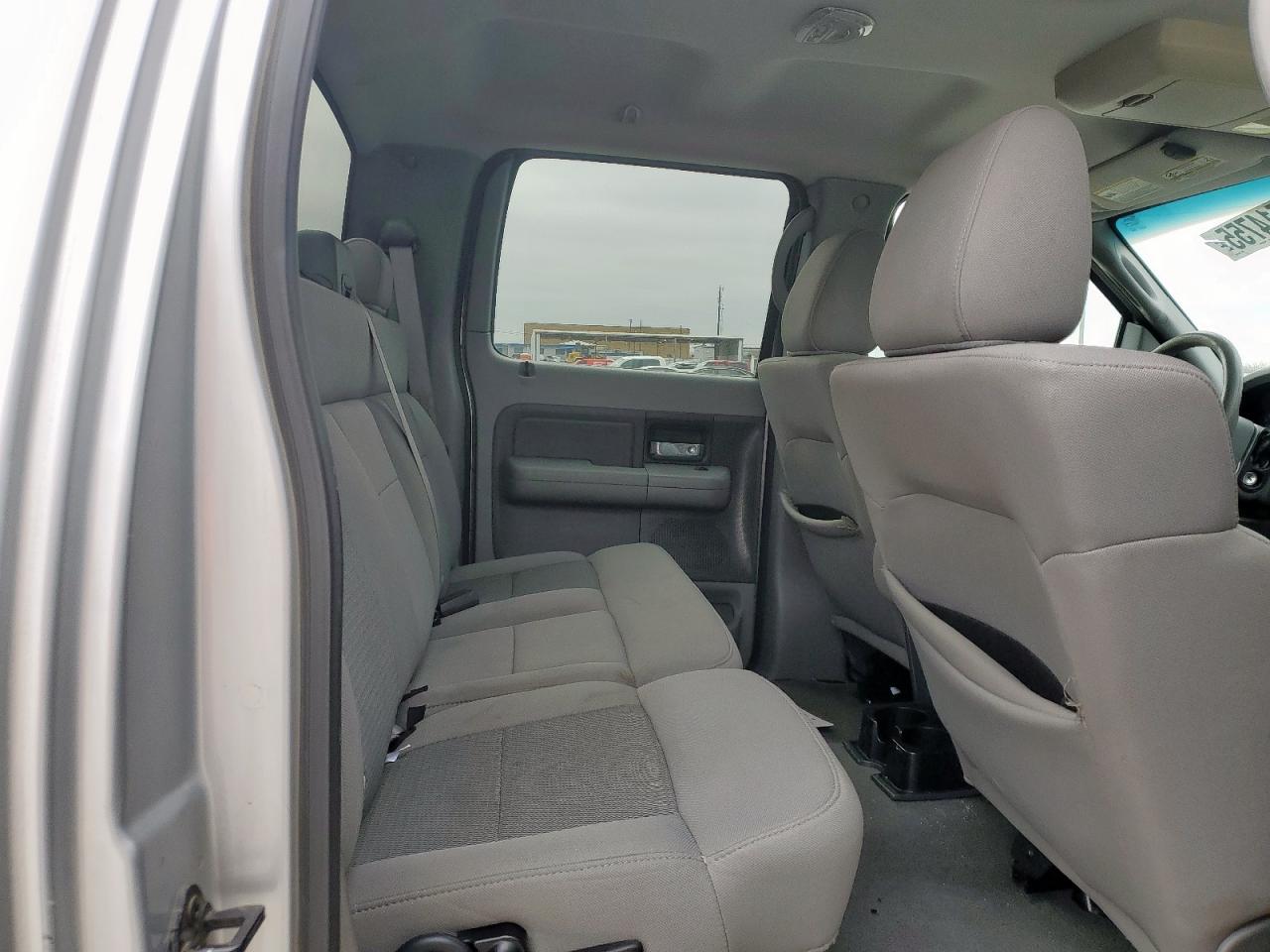 2005 Ford F-150 - Image 10
