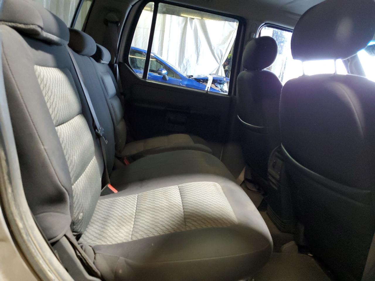2005 Ford Explorer - Image 10