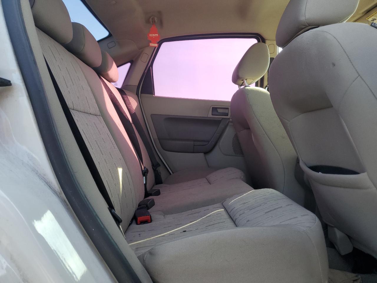 2010 Ford Focus - Image 10
