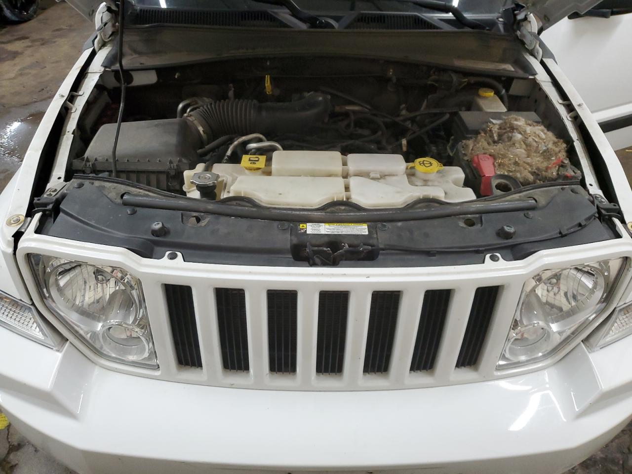 2012 Jeep Liberty (North America) - Image 12