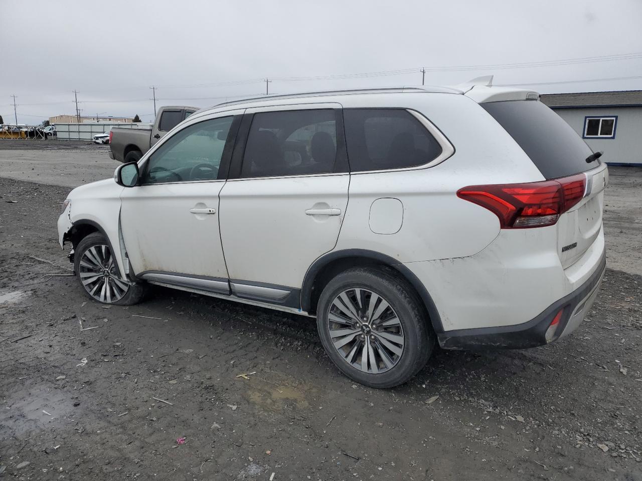 2019 Mitsubishi Outlander - Image 2