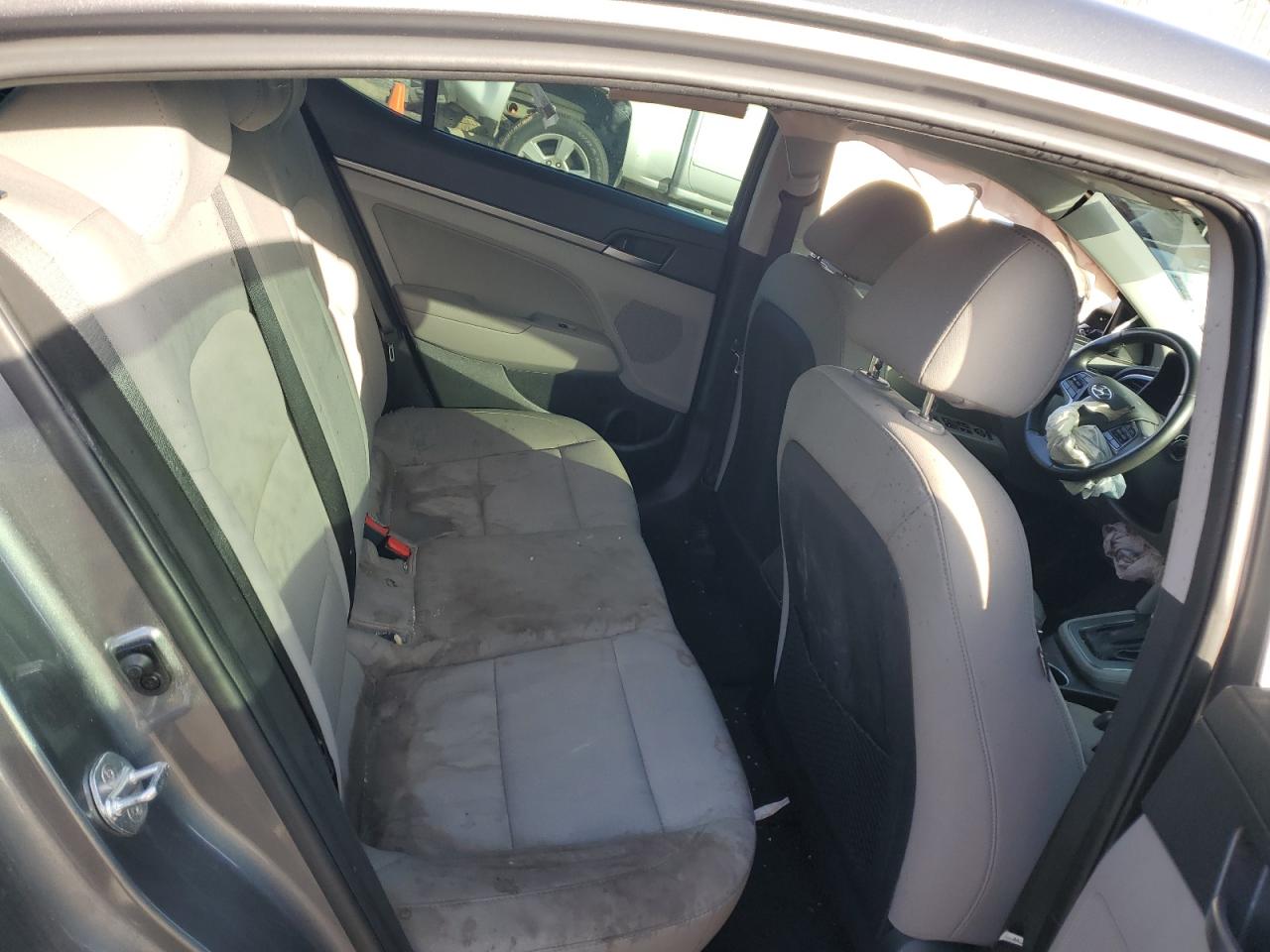 2018 Hyundai Elantra - Image 10