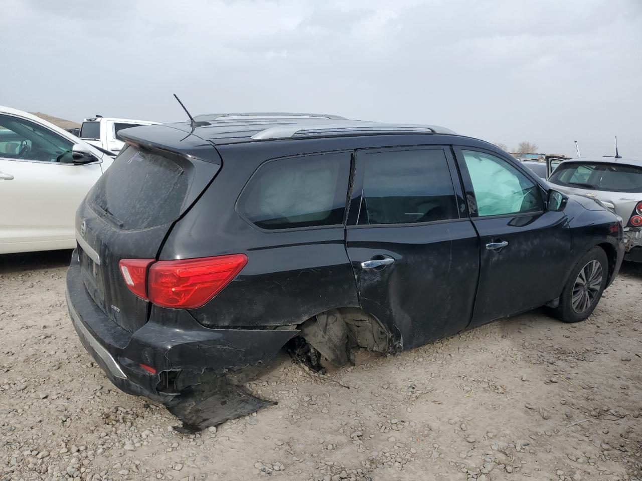 2017 Nissan Pathfinder - Image 3