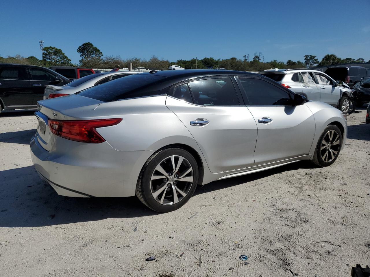 2017 Nissan Maxima - Image 3