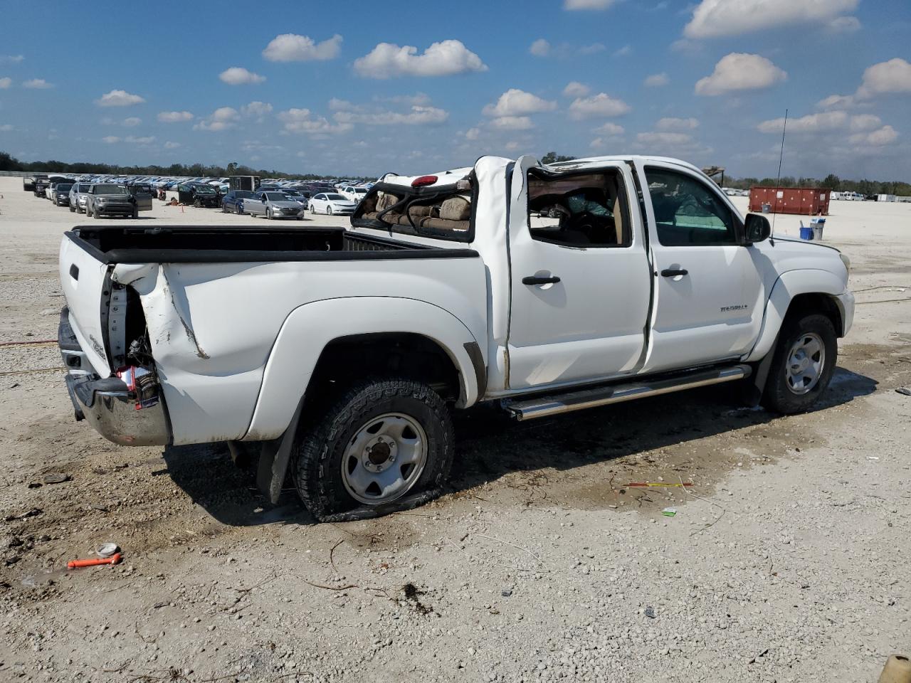 2015 Toyota Tacoma - Image 3
