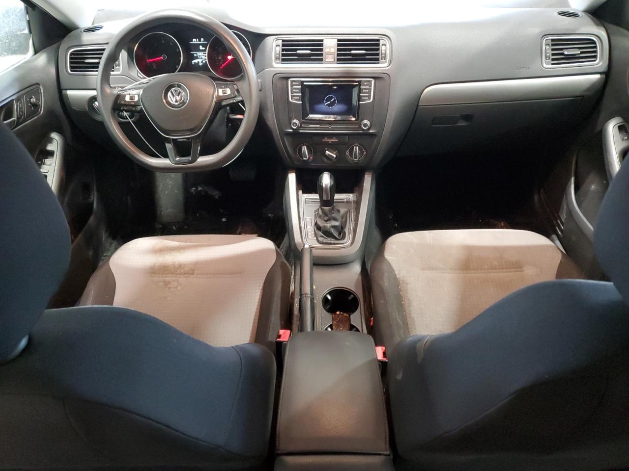 2017 Volkswagen Jetta - Image 8