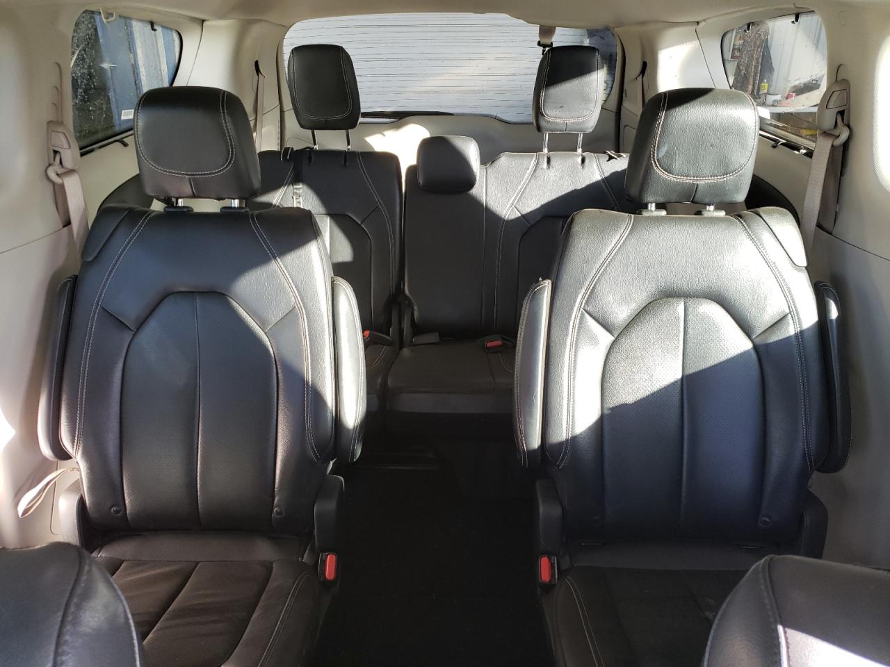 2022 Chrysler Pacifica - Image 10
