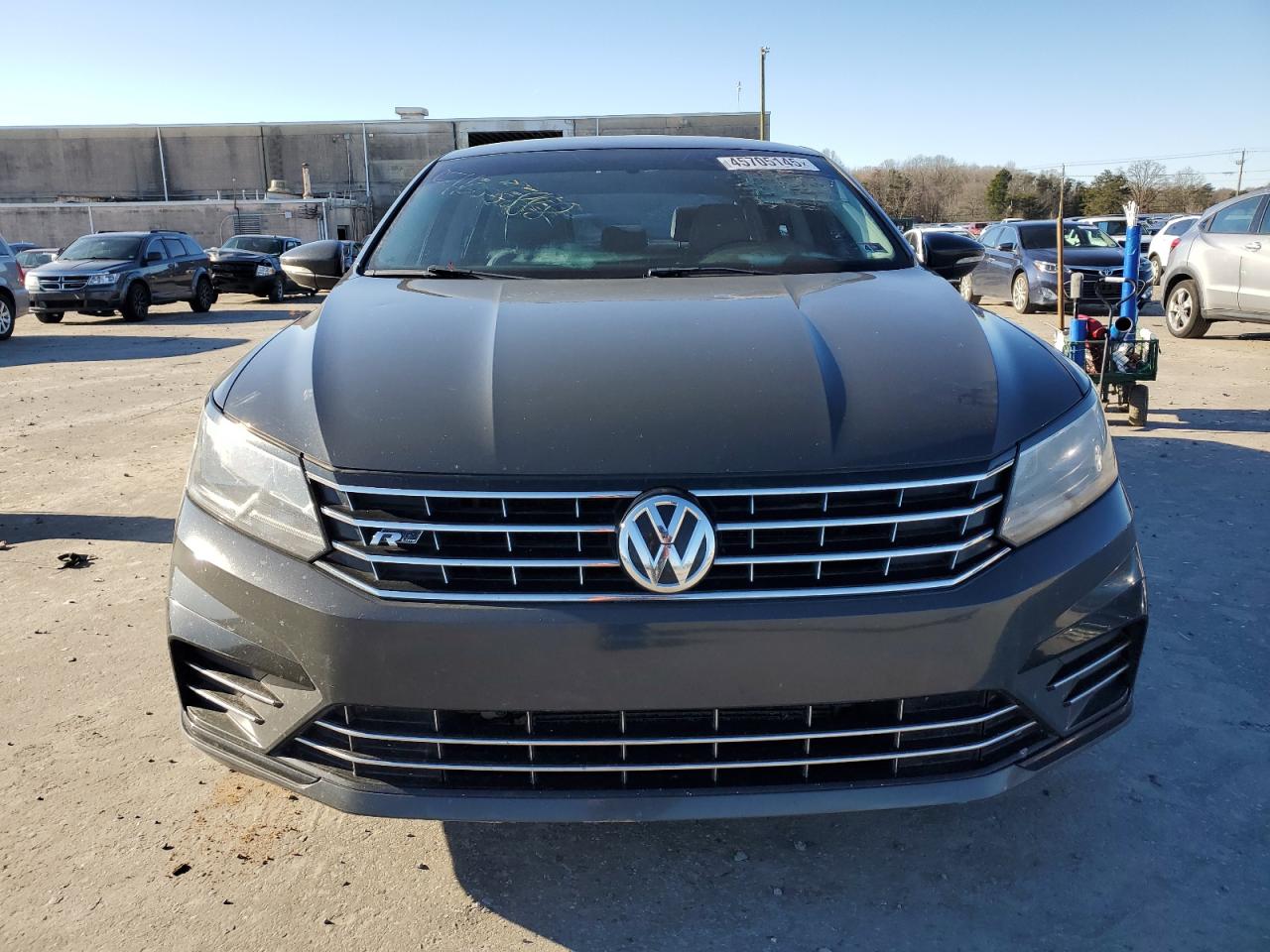 2016 Volkswagen Passat - Image 5