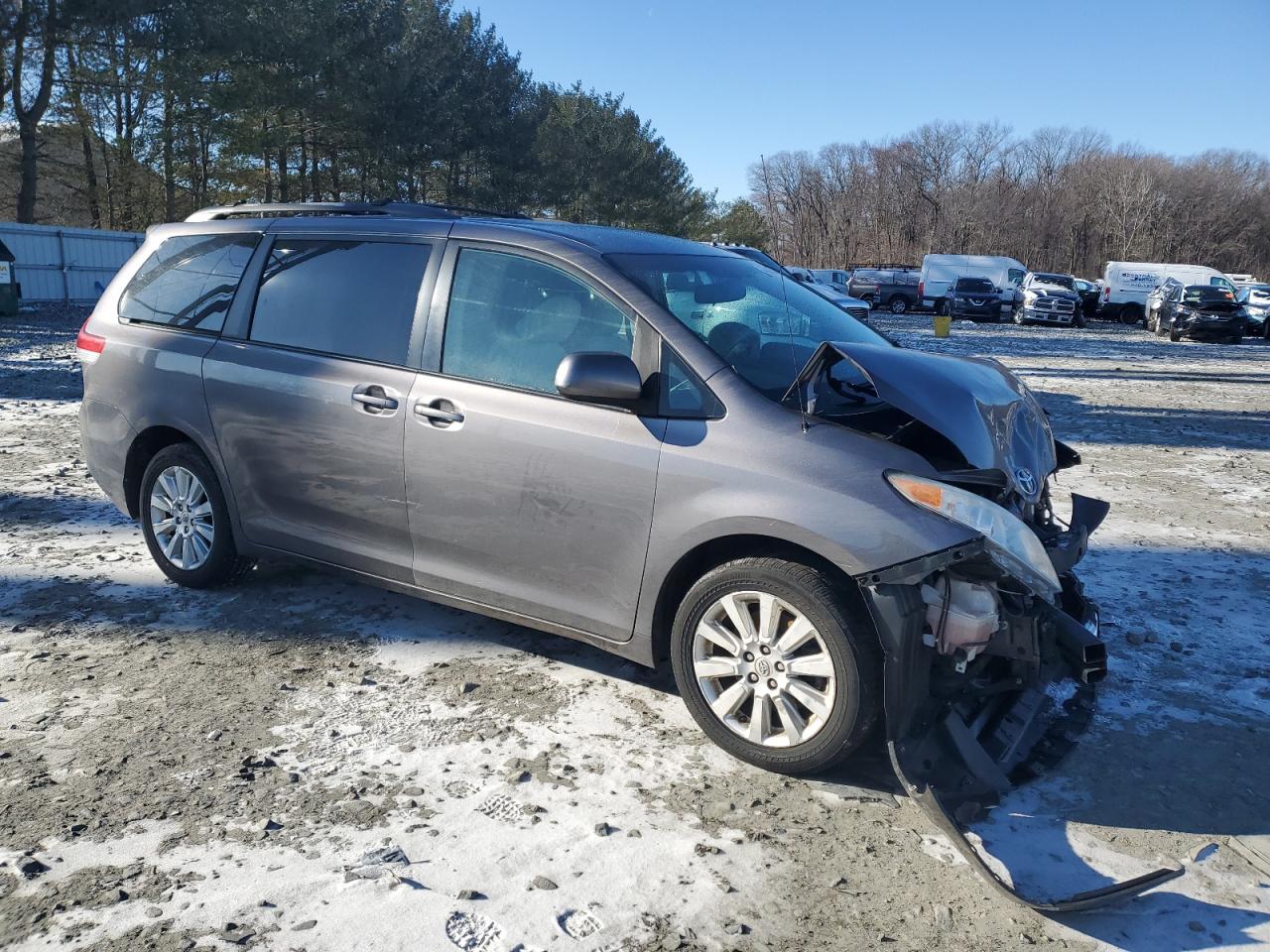 2011 Toyota Sienna - Image 4