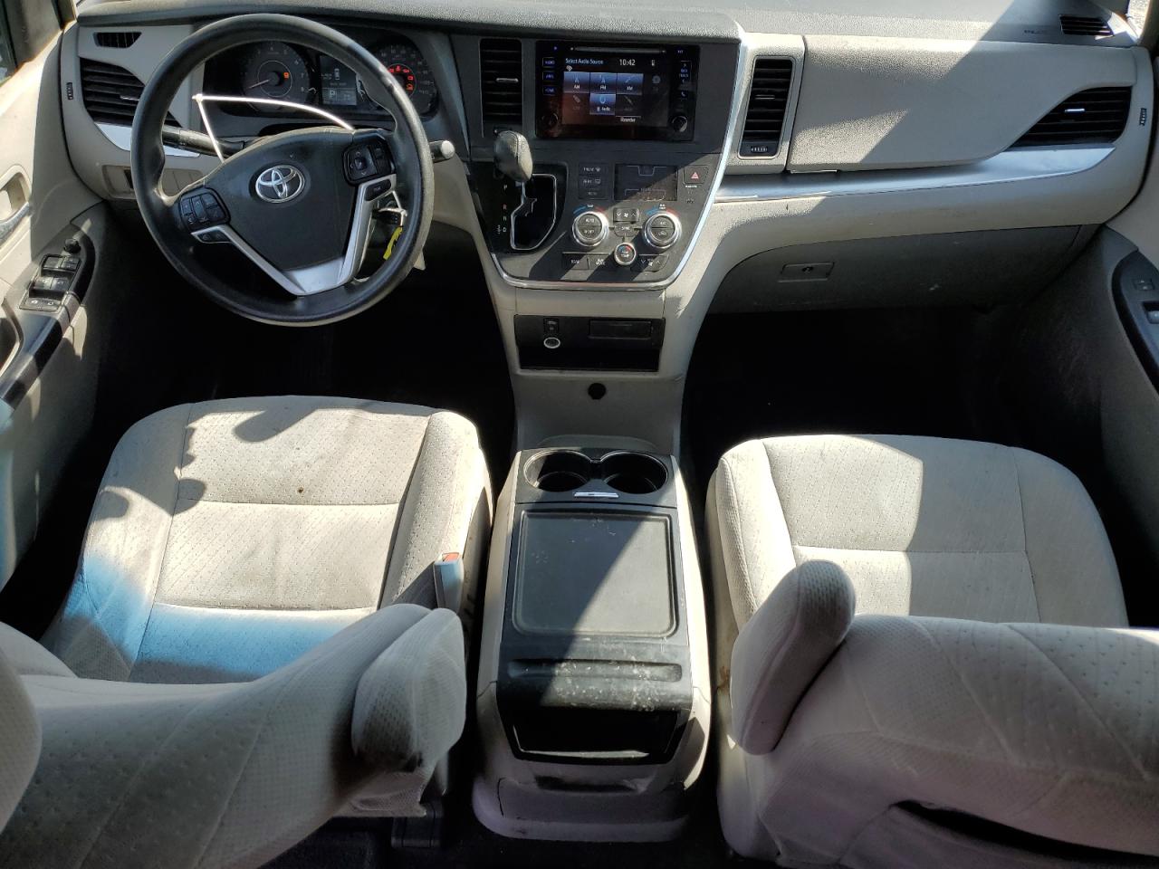 2017 Toyota Sienna - Image 8