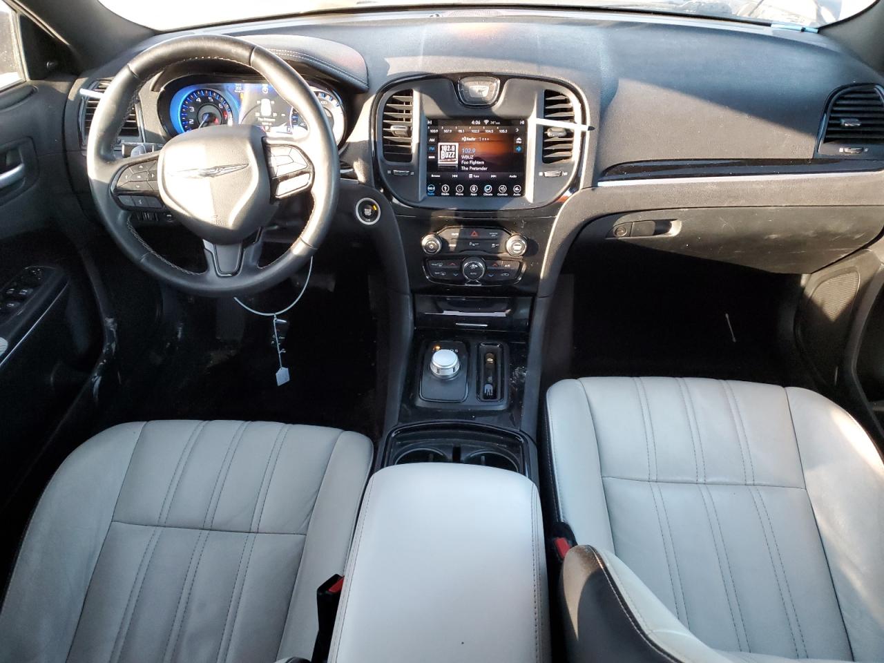 2018 Chrysler 300 - Image 8
