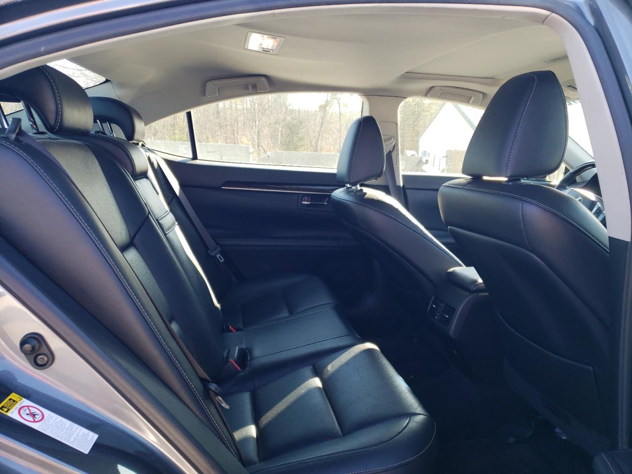 2014 Lexus ES - Image 10