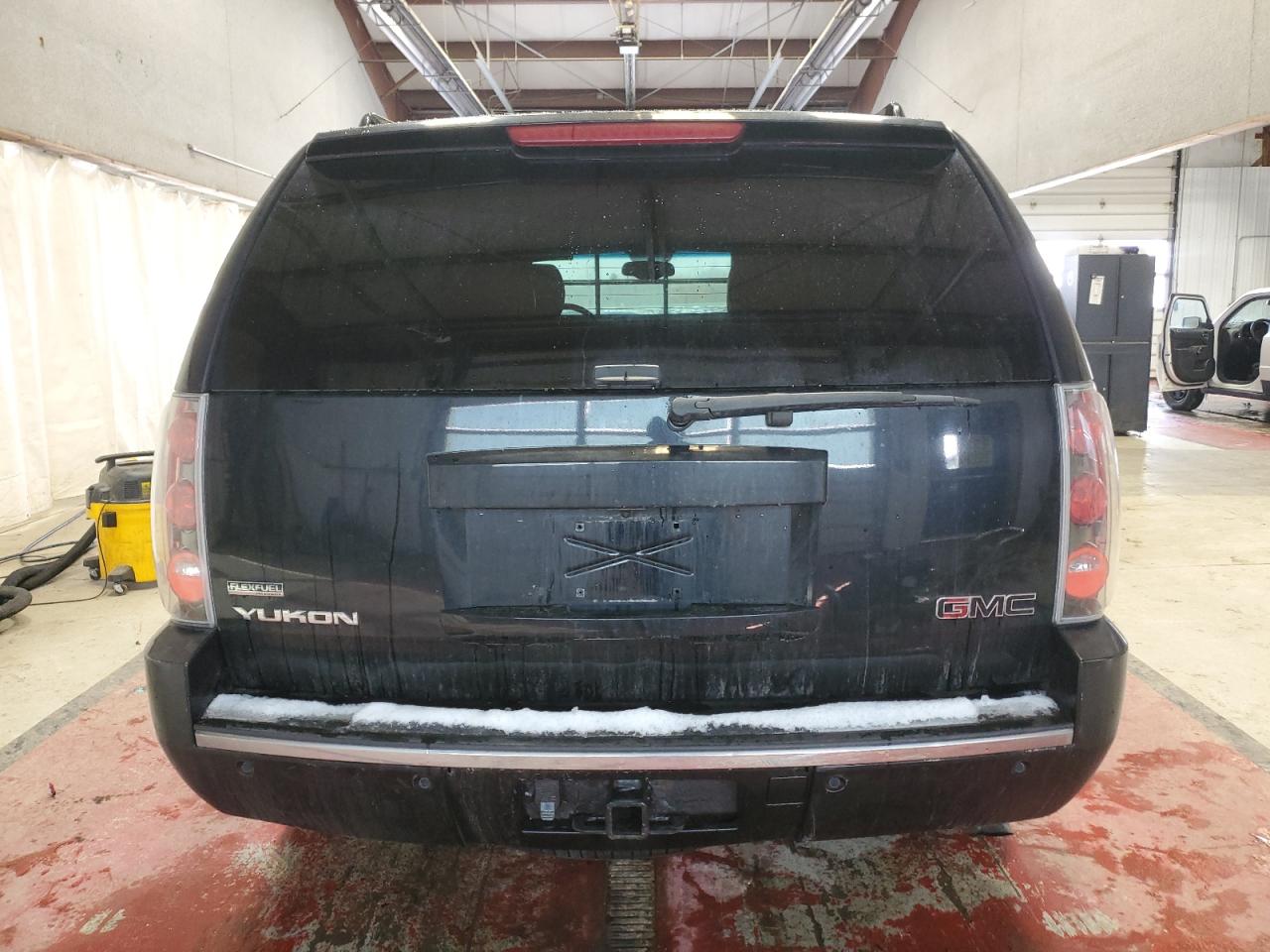 2010 GMC Yukon - Image 6