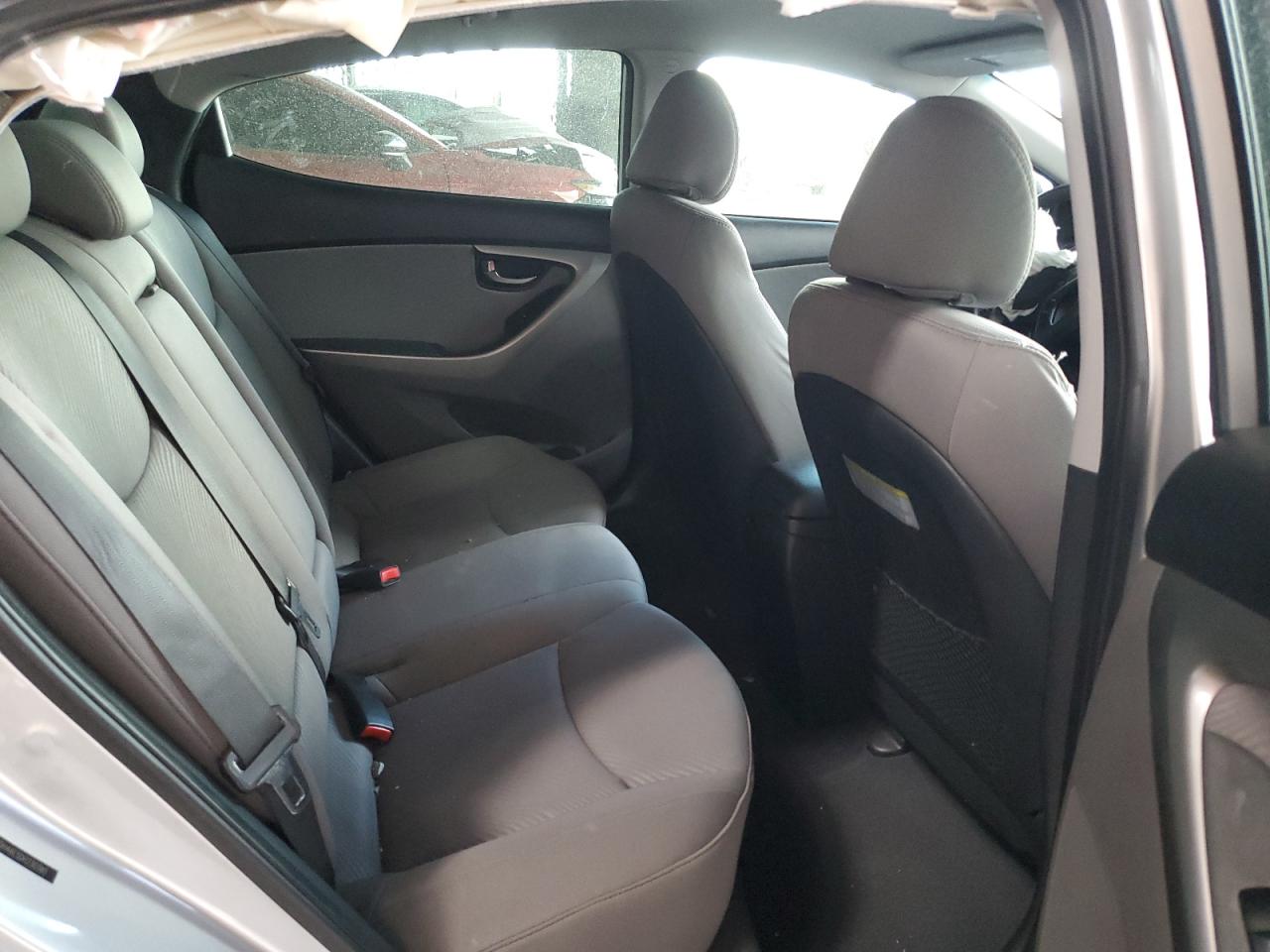 2013 Hyundai Elantra - Image 10