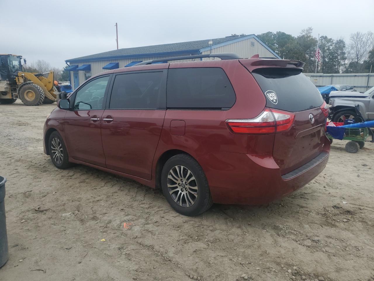 2019 Toyota Sienna - Image 2