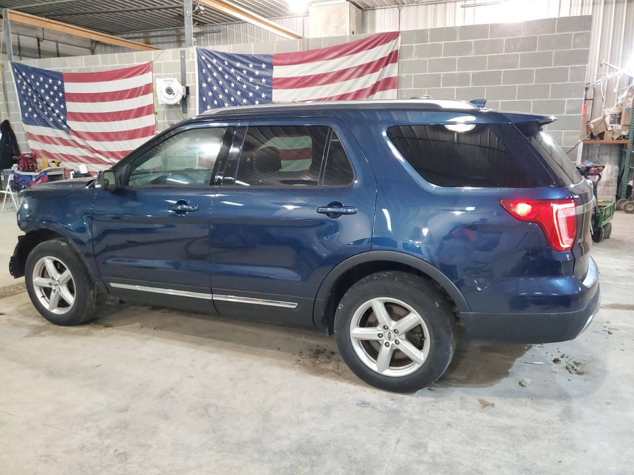 2017 Ford Explorer - Image 2