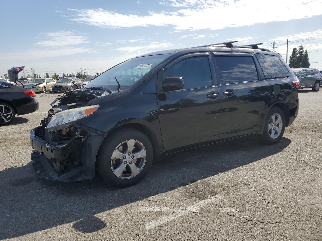 2015 Toyota Sienna - Image 1