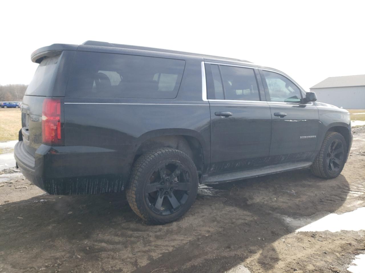 2019 Chevrolet Suburban - Image 3
