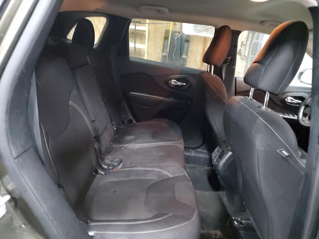 2016 Jeep Grand Cherokee - Image 11