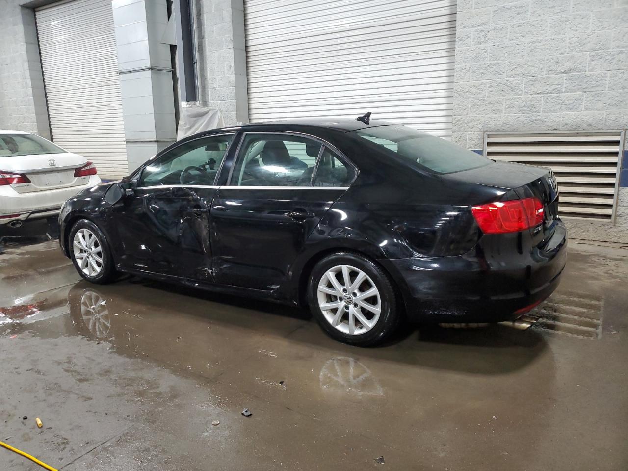 2014 Volkswagen Jetta - Image 2