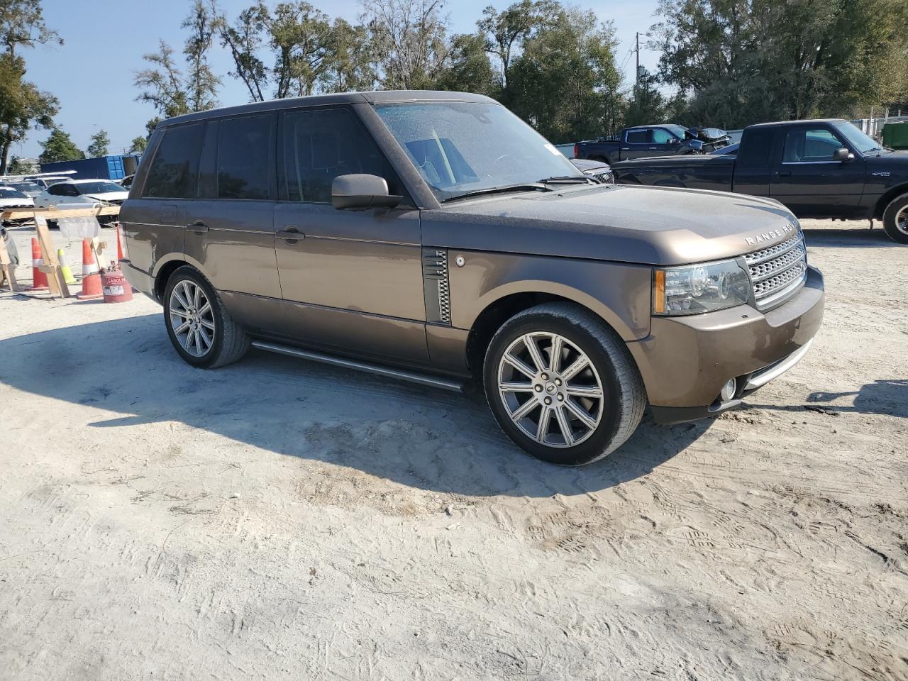 2010 Land Rover Range Rover - Image 4