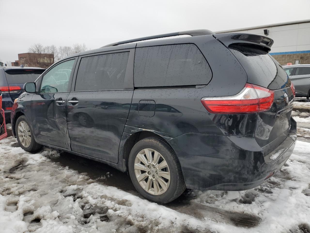 2015 Toyota Sienna - Image 2