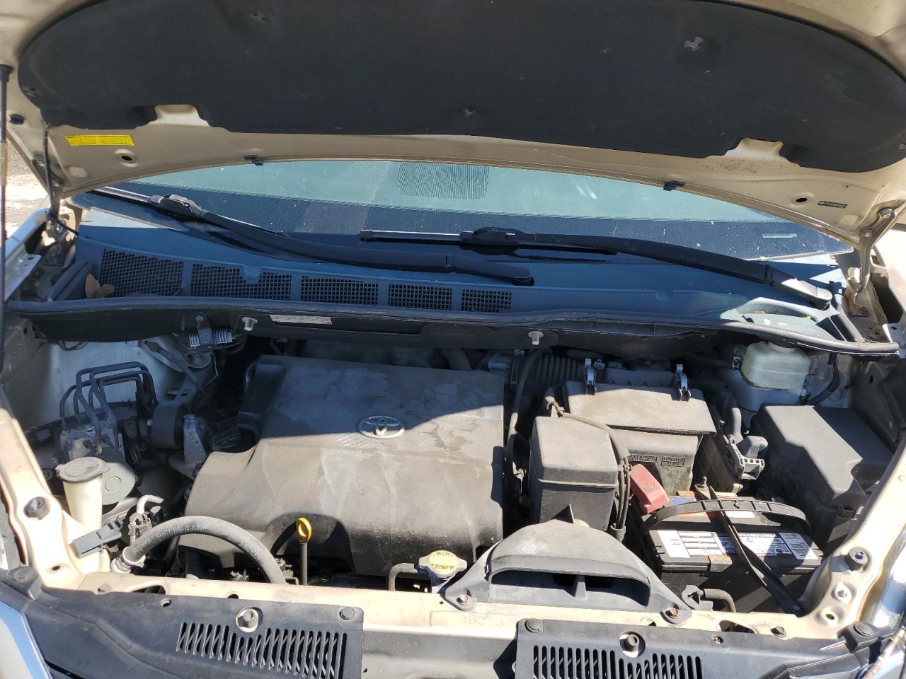 2011 Toyota Sienna - Image 12