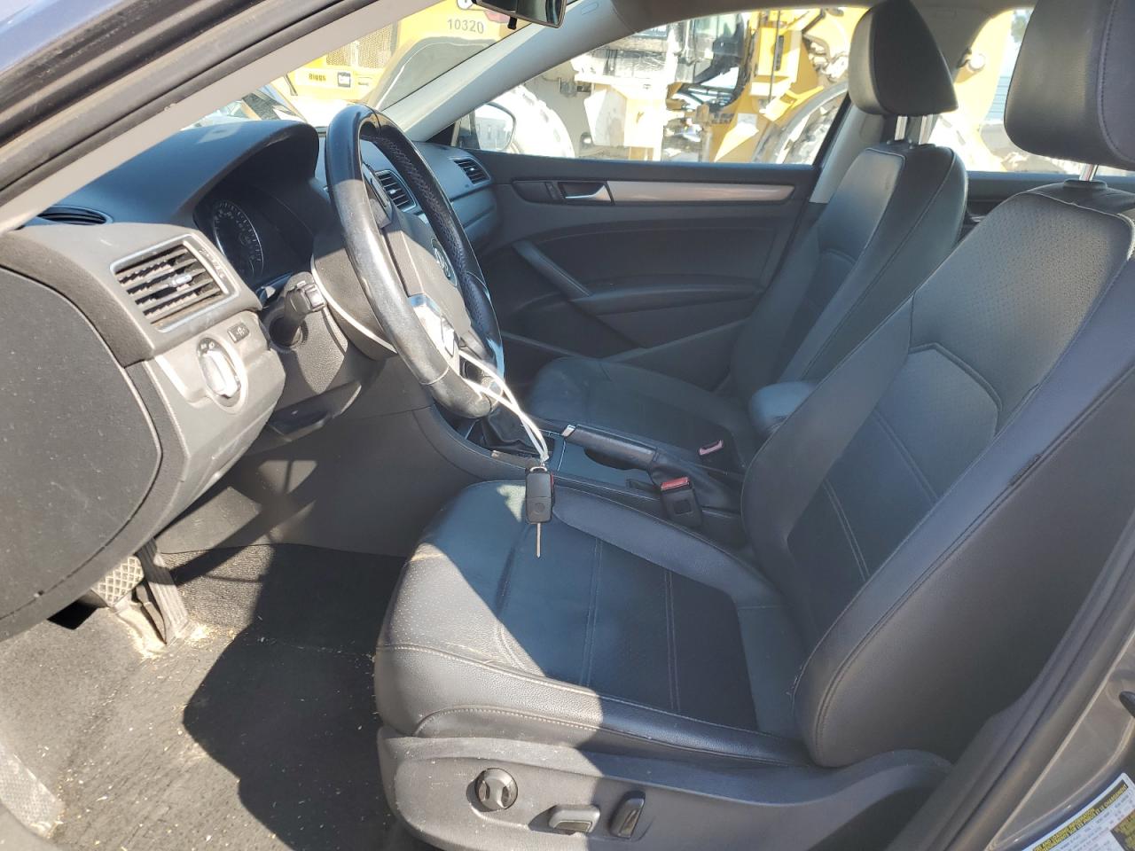 2014 Volkswagen Passat - Image 7