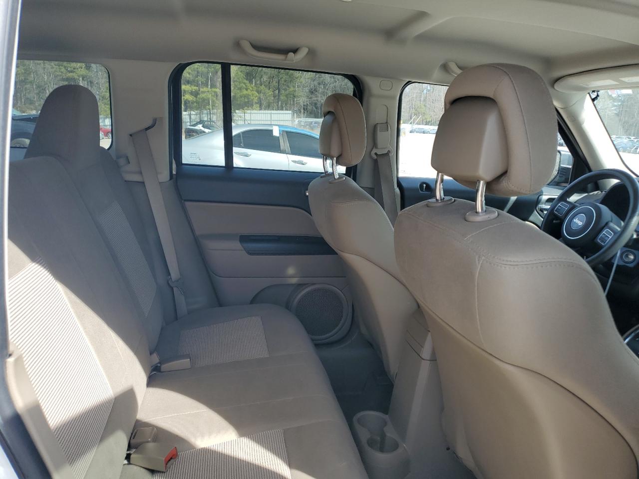 2011 Jeep Liberty (Patriot) - Image 11