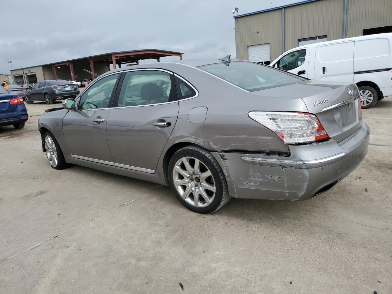 2011 Hyundai Equus - Image 2