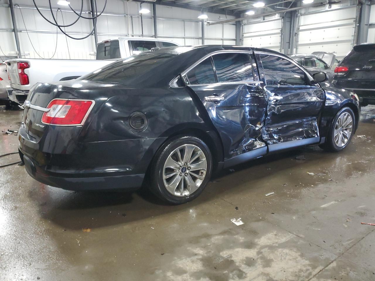 2011 Ford Taurus - Image 3