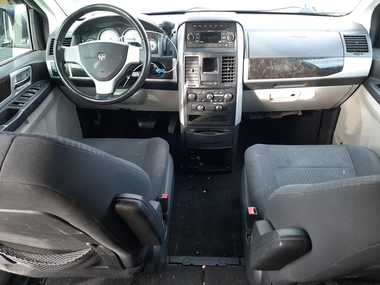 2010 Dodge Caravan - Image 8